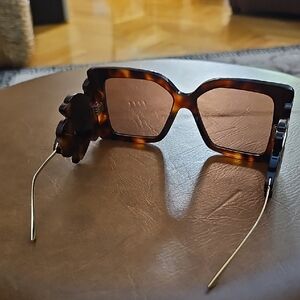 Gucci Tortoise Shell Sunglasses with Floral Detail